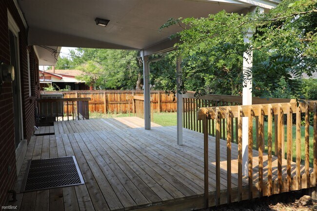 Foto del edificio - 5 br, 3 bath House - 13408 W 23rd Pl