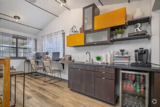 Building Photo - The Row