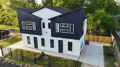 Building Photo - 7807 Hanna St