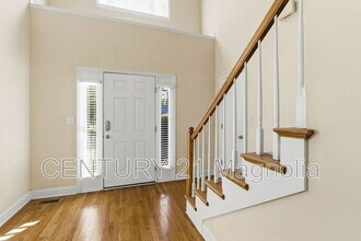 Building Photo - 330 Gardenia Dr