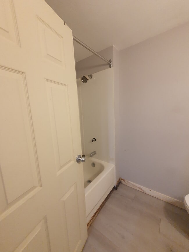 Photo du bâtiment - 1790 Hemlock St