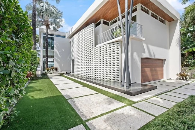 Foto del edificio - 610 W Dilido Dr