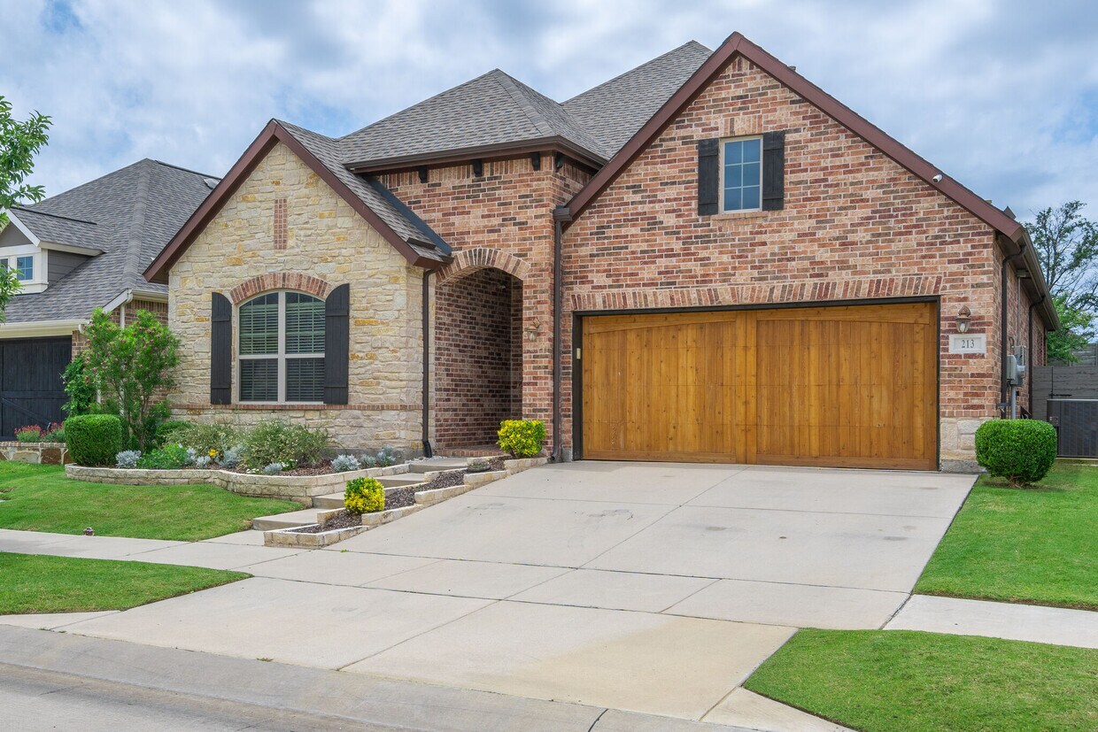 Primary Photo - 213 Sunrise Dr