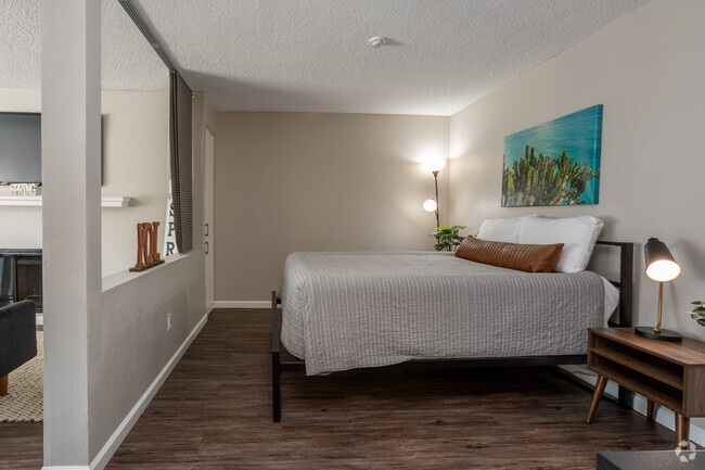 1BR, 1BA - 520SF - Sky Island