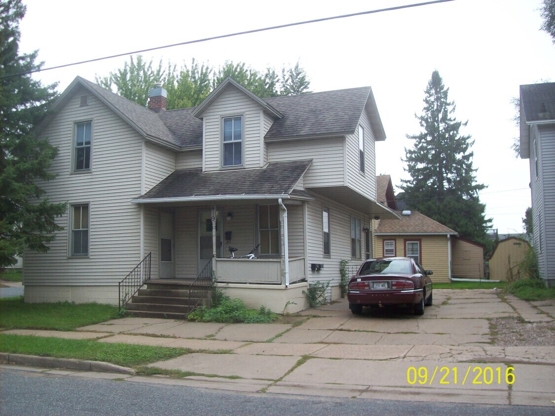 Primary Photo - 419 William St