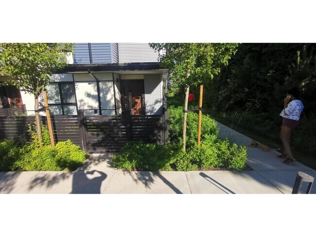 Photo du bâtiment - 16828 Boxwood Dr