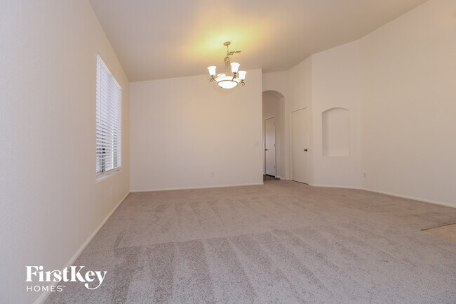 Foto del edificio - 16687 W Culver St