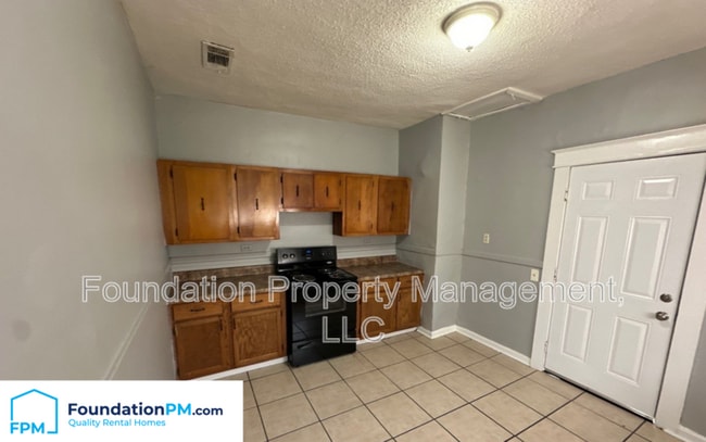 Building Photo - 942 S Greer St