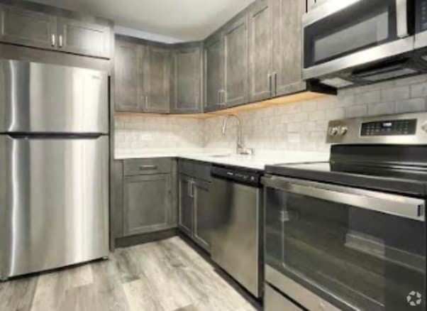 Building Photo - 2020 N Lincoln Park W