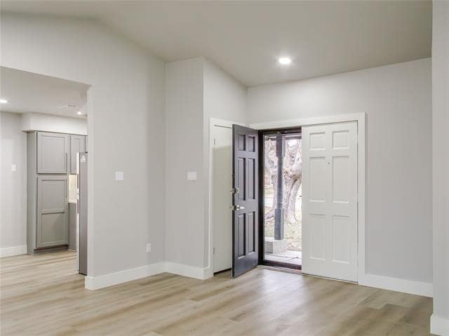 Foto del edificio - 2025 Glencrest Ln