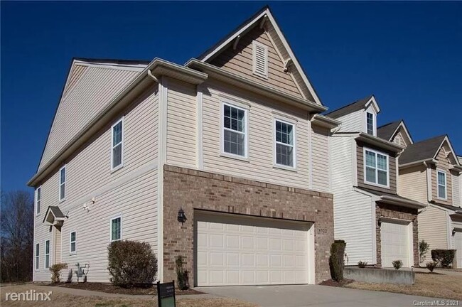 Building Photo - 3 br, 3 bath Townhome - 14322 Drake Watch Ln