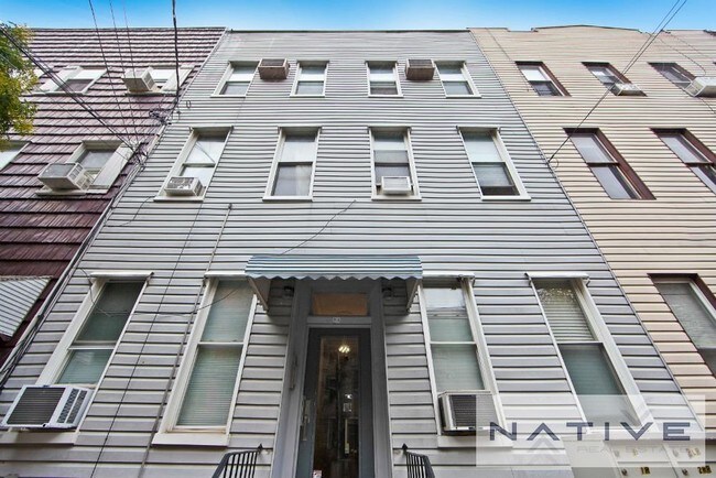 Building Photo - 283  Devoe Street
