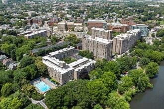 Building Photo - 33 Pond Ave