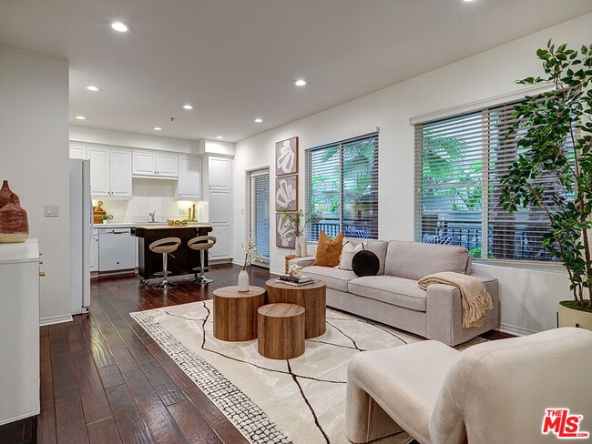 Building Photo - 6020 S Seabluff Dr