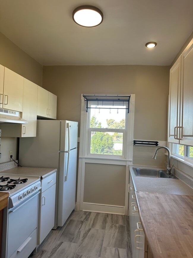 Foto del edificio - 1019 E 33rd St