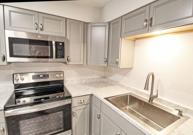 Building Photo - Flintridge Drive