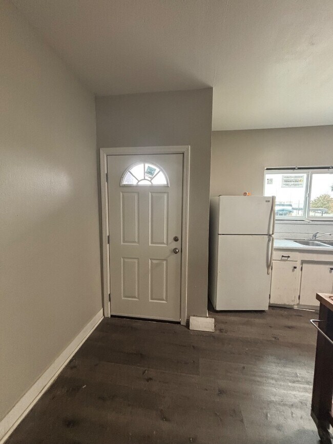 Foto del edificio - 616 B St