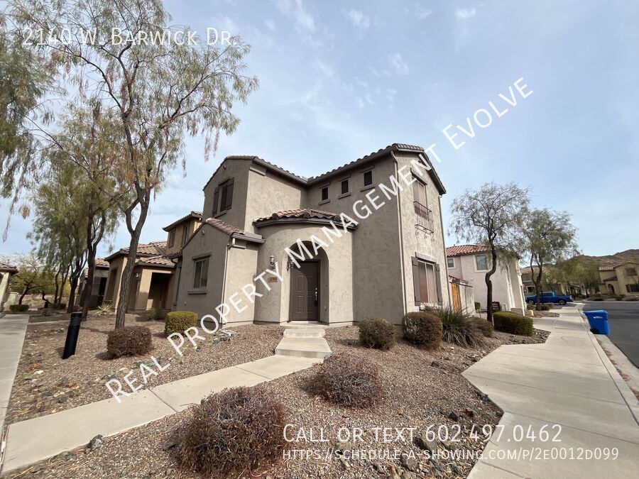 Primary Photo - Fantastic Phoenix Home With Lots of Amenit...