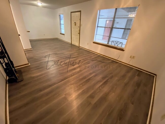 Building Photo - Willows Apartments