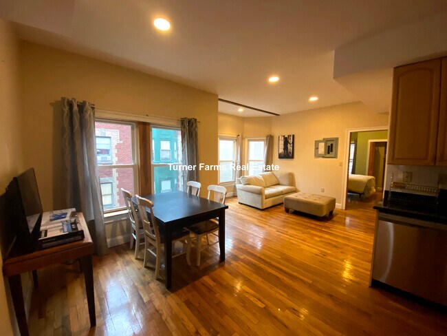 Foto del edificio - 1031 Tremont St