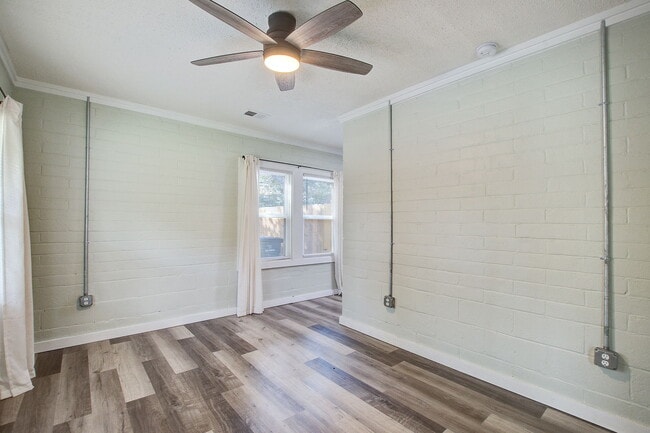 Foto del edificio - 118 Klein St