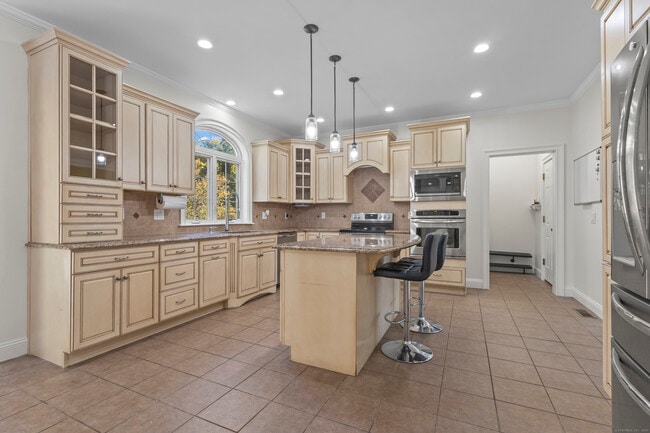 Foto del edificio - 5 Two Mile Hill Rd