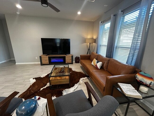 Foto del edificio - Move In Today and Save Big — Half-Month FREE!