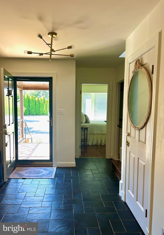 Foto del edificio - 218 E Marshall St