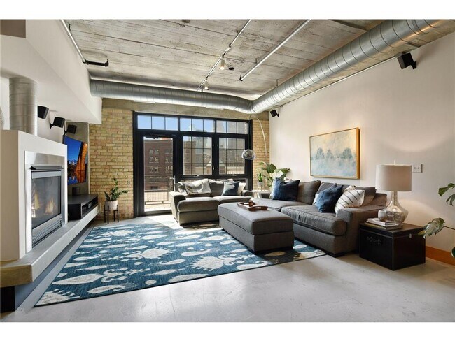 Building Photo - 525 N 3rd St