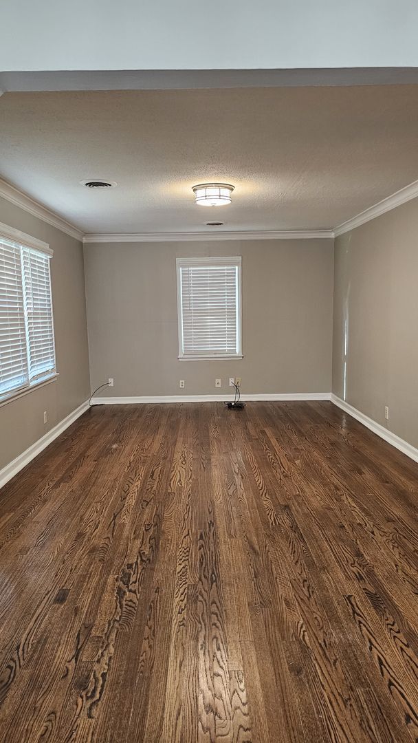 Foto del edificio - Adorable 3 bedroom, 1 bath home with a lar...