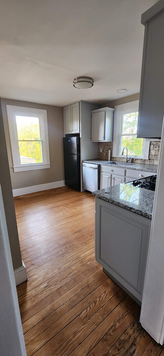 Cocina - 723 N Adams St