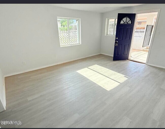 Foto del edificio - 5658 Dailey Ave