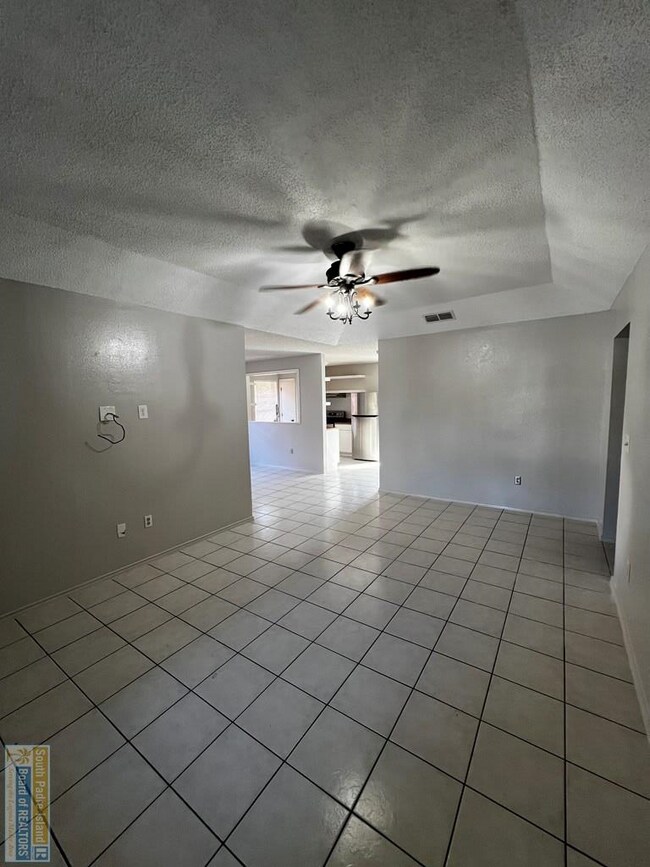 Building Photo - 2813 Capri St