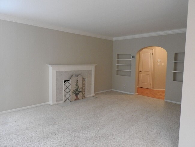 Photo - Land Park Beauty House