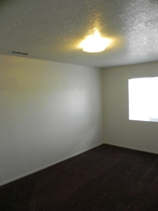 Building Photo - 1017 Alvarado Dr SE