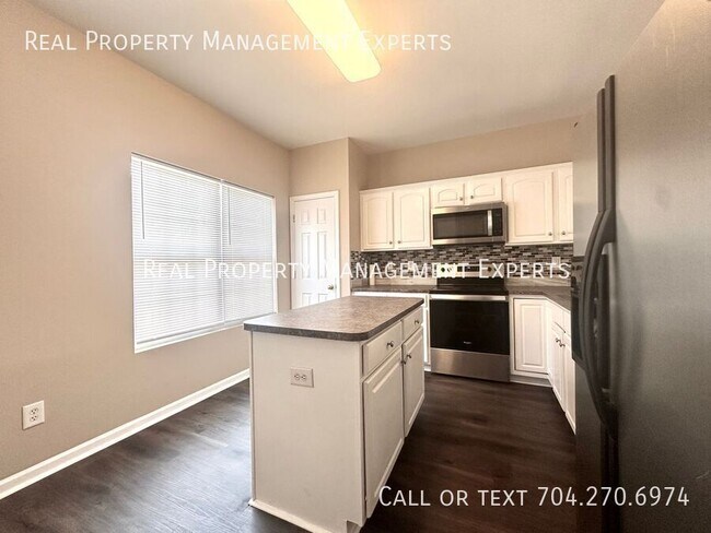 Foto del edificio - 10076 Treeside Ln