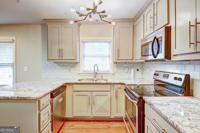 Foto del edificio - 731 Maynard Terrace SE