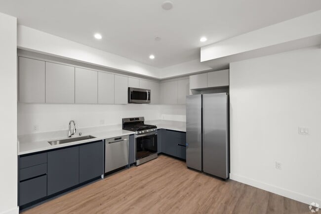 Building Photo - HUGE Studio - 412