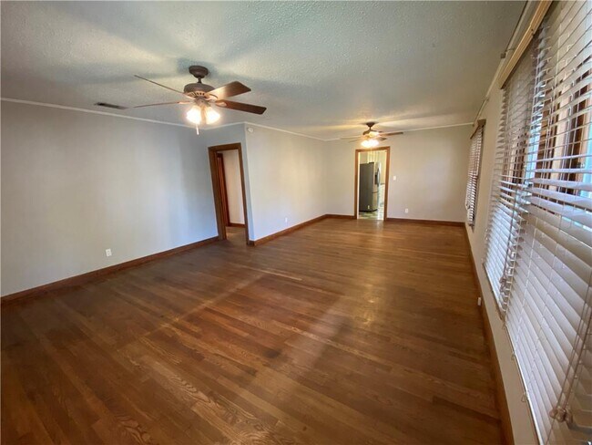 Foto del edificio - 4518 Rosedale Ave