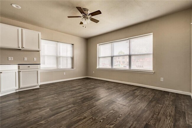 Foto del edificio - Penn Oak Apartments