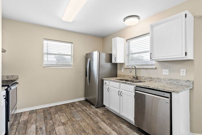 Foto del edificio - 4604 Greyhound Dr
