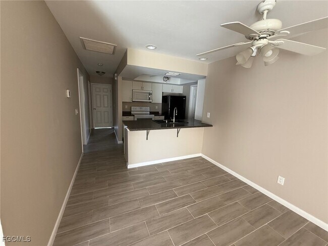Foto del edificio - 1415 SE 23rd Pl