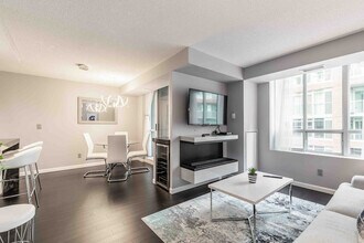 Building Photo - 203 Adelaide St W