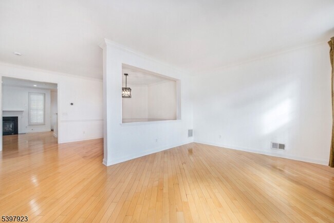 Foto del edificio - 43 S Shore Dr