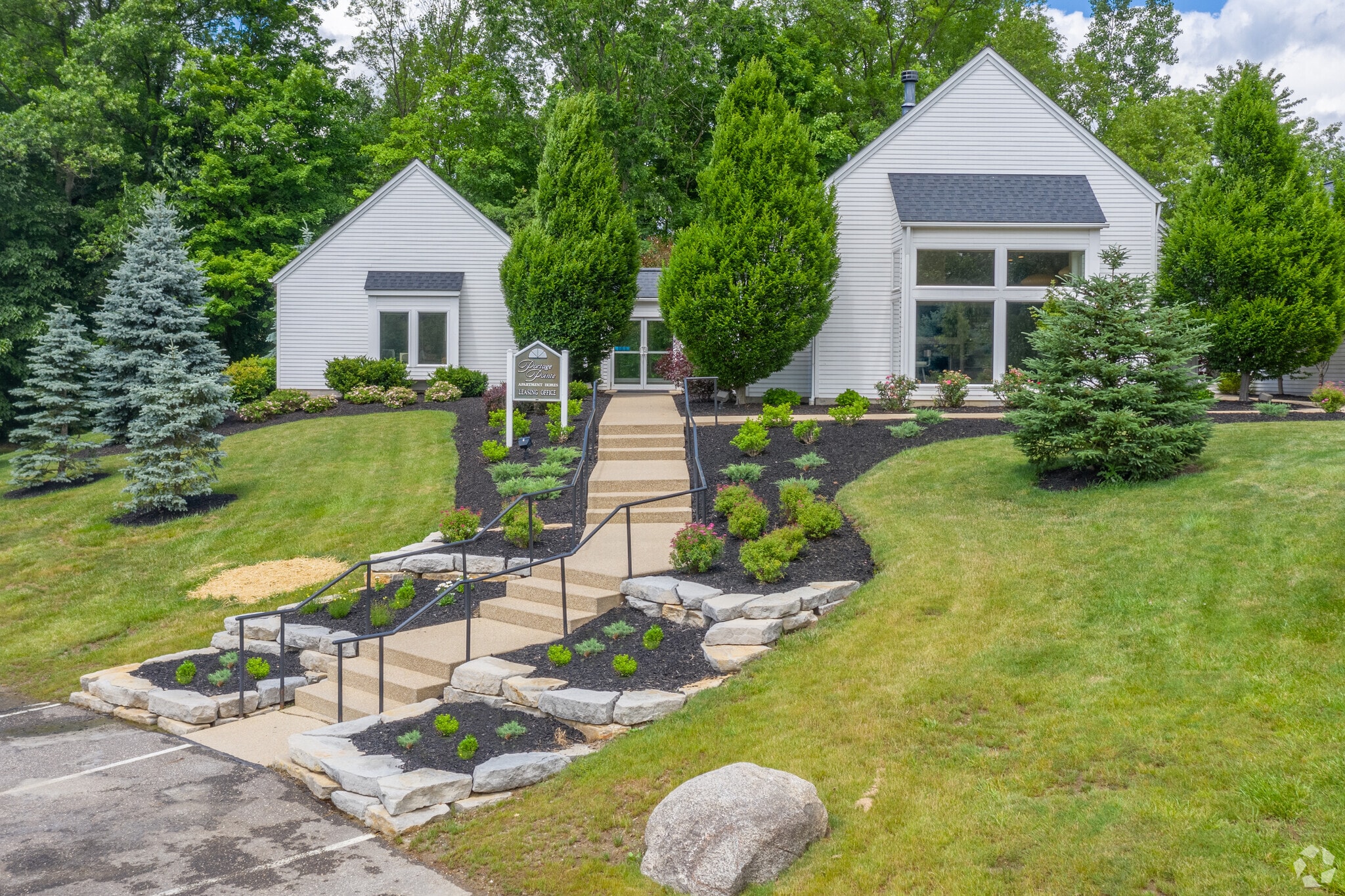 Portage Pointe Apartments – photo 2