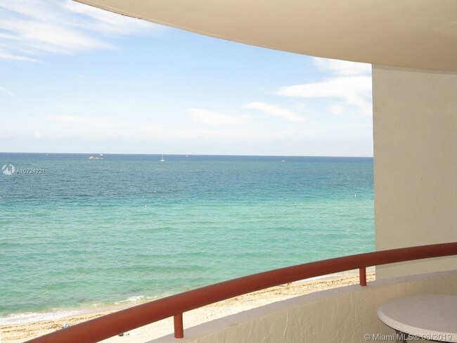 Building Photo - 15645 Collins Ave