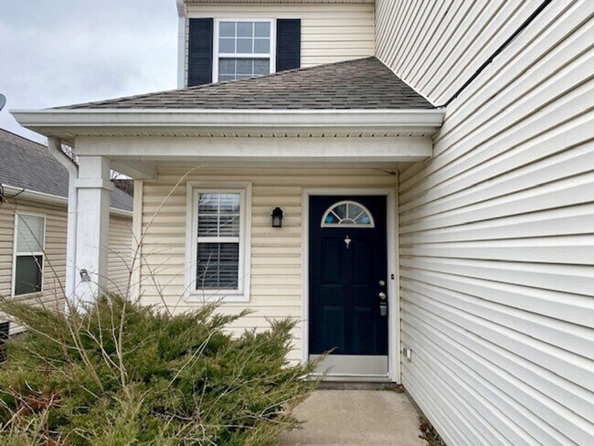 Building Photo - Stunning 4 Bedroom 2.5 Bathroom Two Story ...