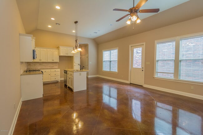 Building Photo - 145 Treasure Cove
