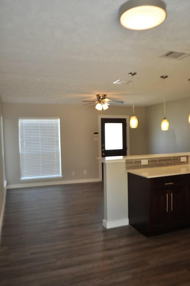 Photo - 1243 Centerville Rd House