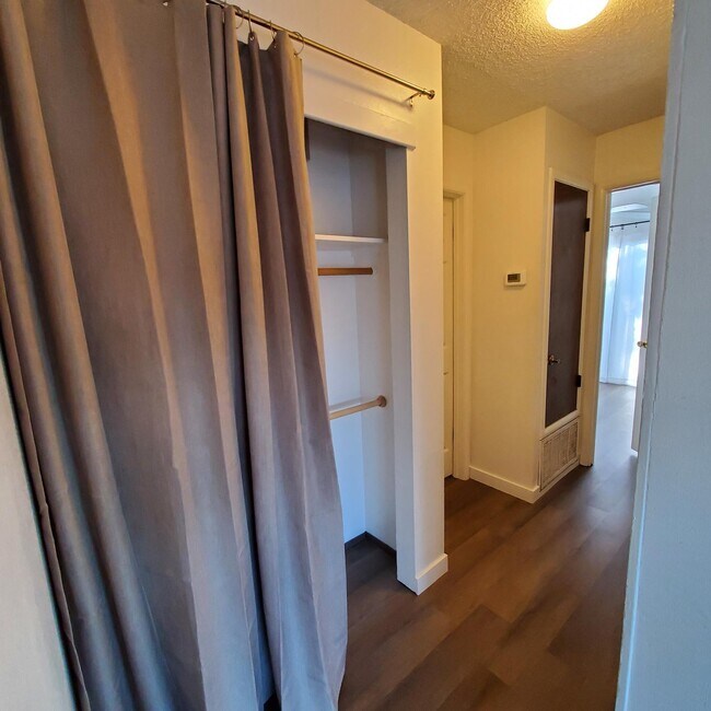 Building Photo - 11060 Goller Ct